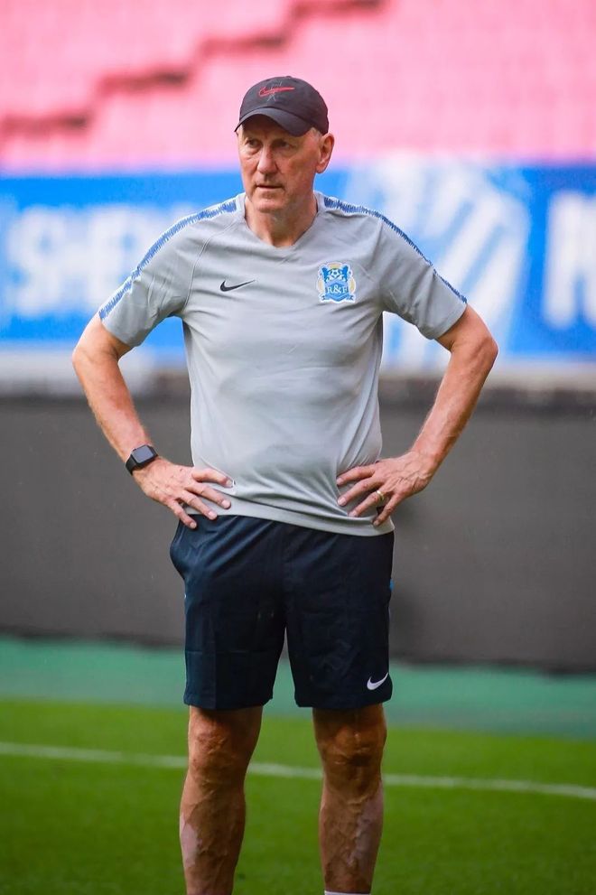 里程碑夜夏洛特黄蜂回应争议,NBA总决赛今晚刷纪录,质疑声仍在,纪律约束更严格的简单介绍 里程碑夜夏洛特黄蜂回应争议,NBA总决赛今晚刷纪录,质疑声仍在,纪律约束更严格的简单介绍